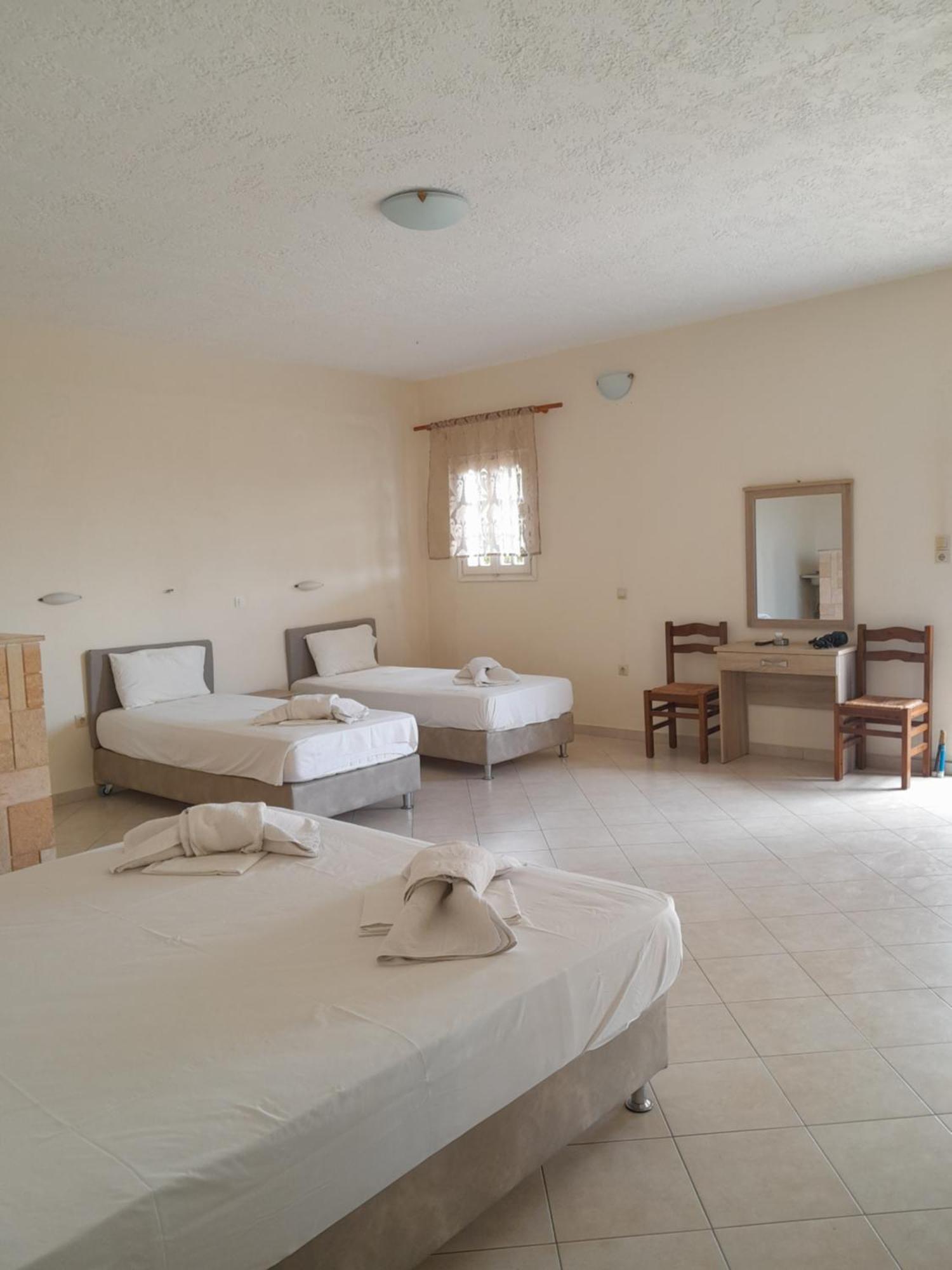 فندق Barbara II Agia Marina  المظهر الخارجي الصورة